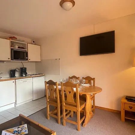 Lägenhet 2 Pieces Avec Piscine, Wifi Et Garage A Meribel Centre - Fr-1-411-654